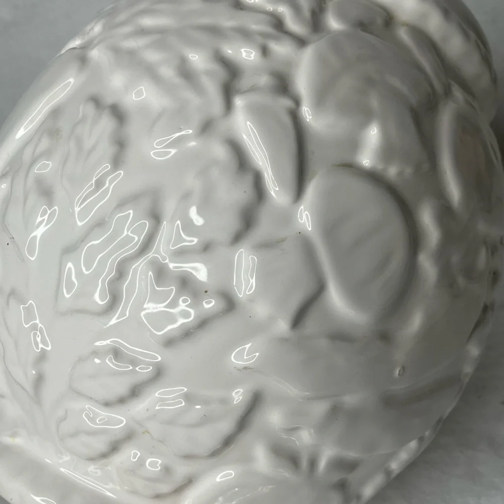 Porta white embossed
